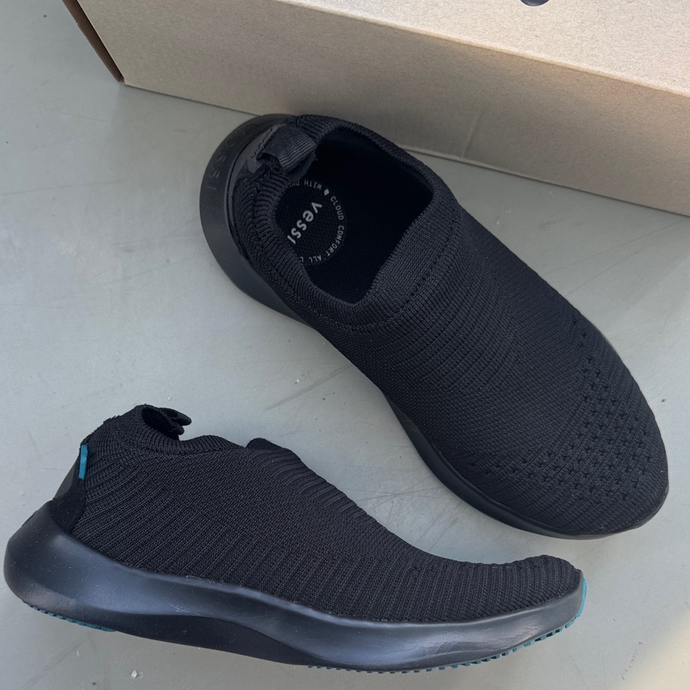 New in Box VESSI Women's Everyday Move Slip-On